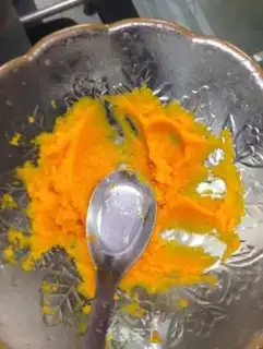Make Colored ice lunar pie step 1