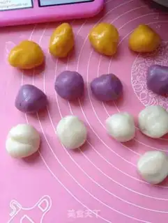Make Colored ice lunar pie step 5