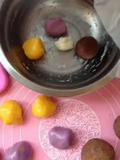 Make Colored ice lunar pie step 6