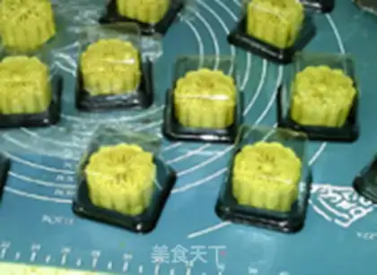 Make Ice pumpkin mooncake step 14