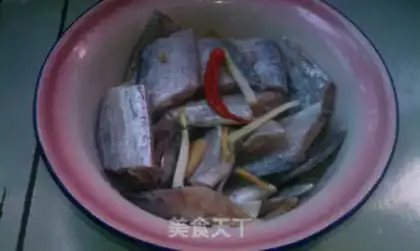 Make Red-fried fish step 1