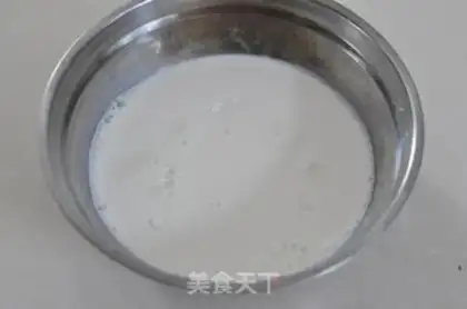 Make Cracker leather and fresh milk step 1
