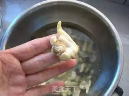 Make Eggs and clams step 1
