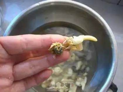 Make Eggs and clams step 2