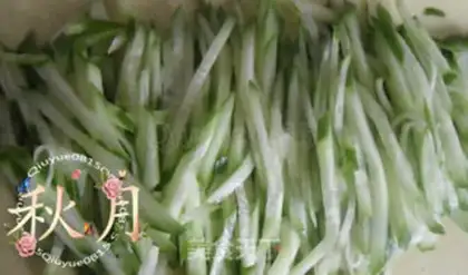 Make Old Beijing noodles step 3