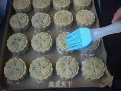 Make Cinnamon bean mooncake step 15