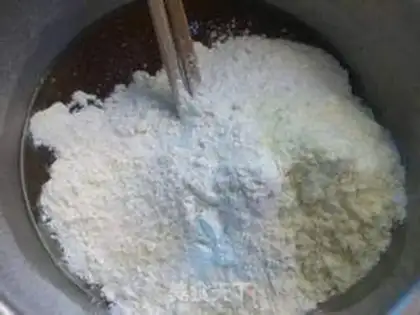 Make Gold and milk moon cakes step 4