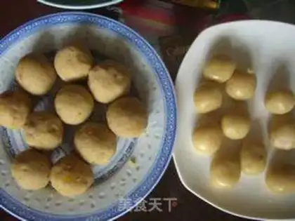 Make Gold and milk moon cakes step 5