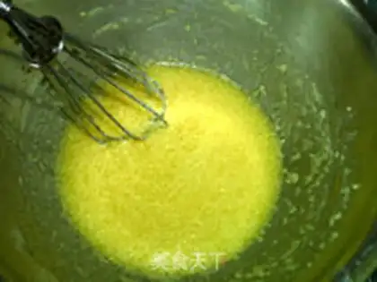 Make A bee green moon cake step 3