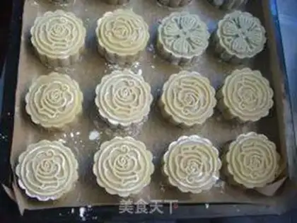 Make Gold and milk moon cakes step 7