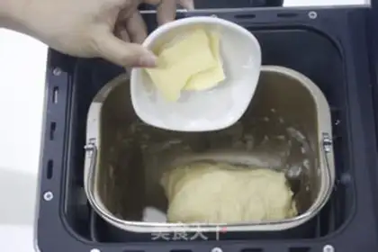 Make Apricot all-ball toast step 3