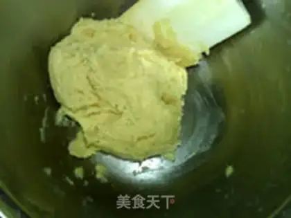 Make A bee green moon cake step 5