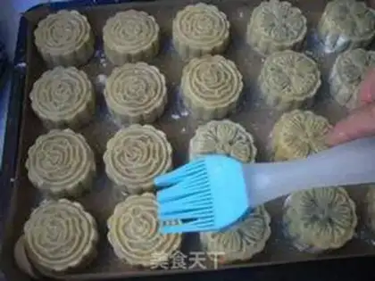 Make Gold and milk moon cakes step 10