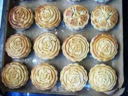 Make Gold and milk moon cakes step 11
