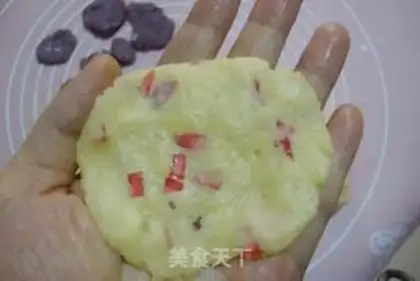 Make The flower rose mooncake step 8