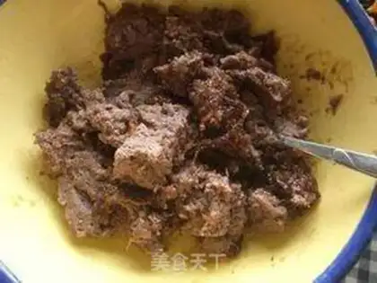 Make Ice-coated roses, red bean mooncake step 5