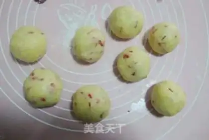 Make The flower rose mooncake step 10