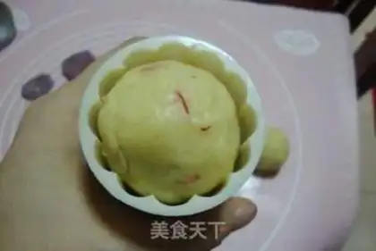 Make The flower rose mooncake step 12