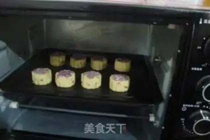 Make The flower rose mooncake step 14