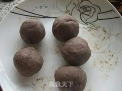Make Ice-coated roses, red bean mooncake step 6