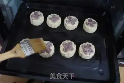 Make The flower rose mooncake step 15
