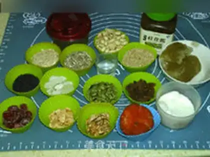 Make The cinnamon bouquet step 0