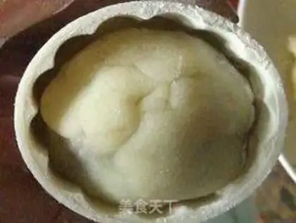 Make Ice-coated roses, red bean mooncake step 8