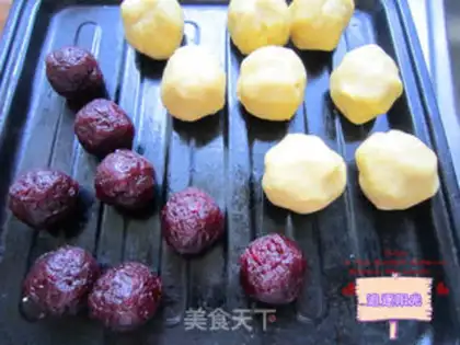 Make French cranberry mooncake step 7