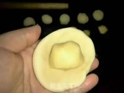 Make The potato mooncake step 6