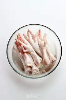Make A beer with chicken claws step 1