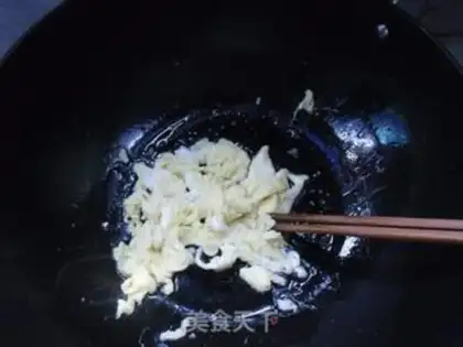 Make Five eggs of fried rice step 2