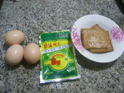 Make Scrambled and fried eggs step 0