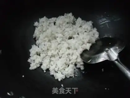Make Five eggs of fried rice step 4
