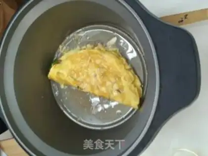 Make omelet horn step 3