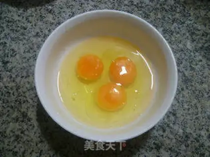 Make Scrambled and fried eggs step 2