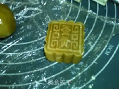 Make Transparent leprechauns step 23