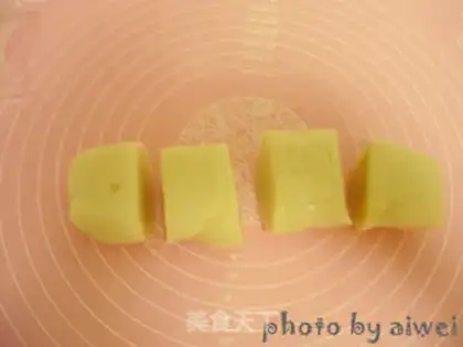 Make Four-coloured mudskin mooncakes step 12
