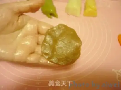Make Four-coloured mudskin mooncakes step 15