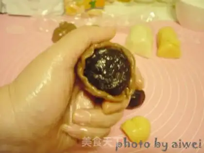 Make Four-coloured mudskin mooncakes step 17
