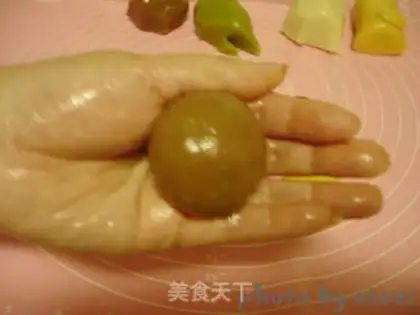 Make Four-coloured mudskin mooncakes step 18