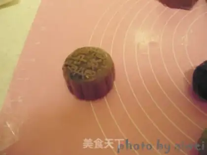 Make Four-coloured mudskin mooncakes step 20