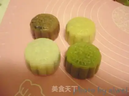 Make Four-coloured mudskin mooncakes step 21