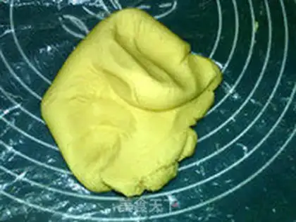 Make Milky Gold Mooncake step 4