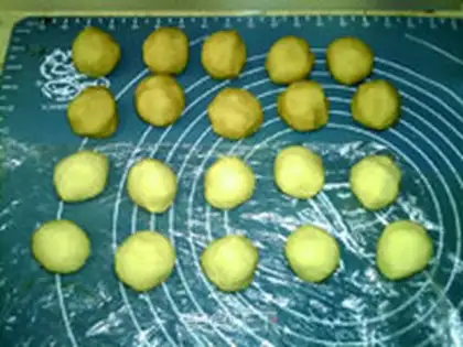 Make Milky Gold Mooncake step 7