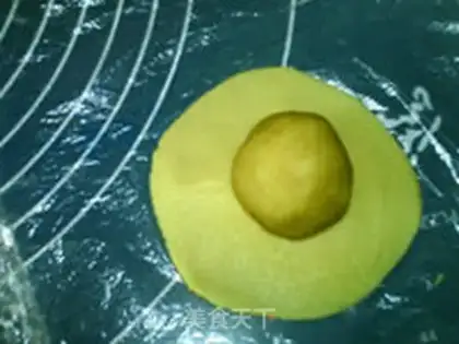 Make Milky Gold Mooncake step 8