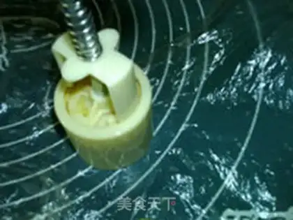 Make Milky Gold Mooncake step 12