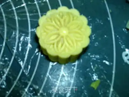 Make Milky Gold Mooncake step 13