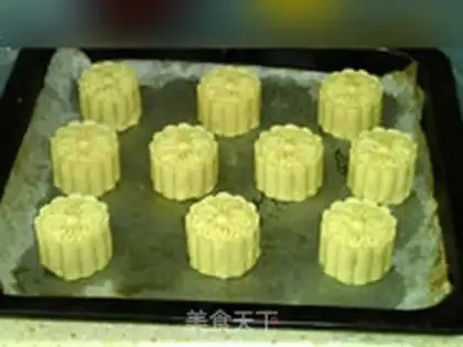 Make Milky Gold Mooncake step 14