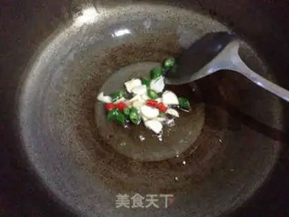 Make Spicy chicken ginseng step 1