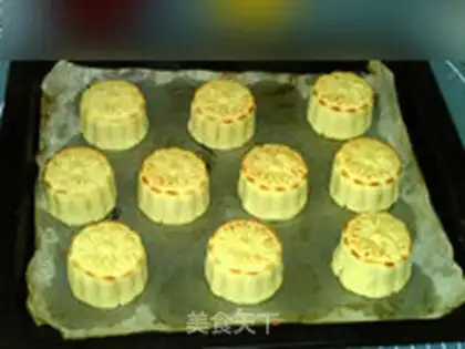 Make Milky Gold Mooncake step 16